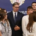 „Srbi ne žive u uslovima na koje su Evropljani navikli“: Vučić primio učenike iz RS i Crne Gore, govorio im o životu…