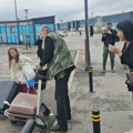 (Video): Aleksandra Subotić sa decom i ocem Karađorđem doživela peh na aerodromu: Ljudi gledali u njih u čudu