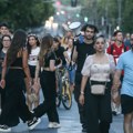 “Tužno sto Ćacijevci gledaju u ovo i ne kontaju”: Transparent koji će nasmejati samo one koji nisu bežali s časova hemije…