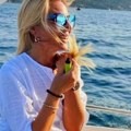 Voditeljka: Rts-a nauljila noge i obukla mini šorts Uživa na jahti, a niko ne veruje koliko godina ima (foto)
