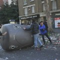Francuski list: Policija upotrebila suzavac ispred predškolske ustanove, u trenutku kad su deca dolazila