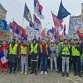 Rektor Univerziteta u Kragujevcu ušao u zgradu Rektorata sa nepoznatim ljudima, studenti ostali zaključani