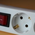 Ova tri uređaja nipošto ne uključujte u isti produžni Može dovesti do požara