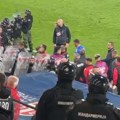 Pogledajte: Žandarmerija štiti fudbalere Albanije