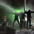 „Koža mi je gorela danima“ Gruzijska policija hemijskim oružjem iz Prvog svetskog rata prskala demonstrante, pokazala istraga…