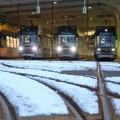 Gradski prevoz stao u većini nemačkih gradova, putnici traže spas na velikoj hladnoći