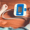 Desna ili leva ruka: koja pokazuje pravi krvni pritisak i kada je razlika opasna