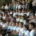 Uz pesmu i igru: 81 prvak OŠ „Kirilo Savić“ svečano primljen u Dečiji savez (VIDEO)