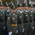 Promocija najmlađe generacije oficira Vojske Srbije ispred Doma Narodne skupštine