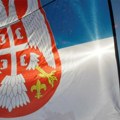 (Video) Pojavio se snimak Devojčica pljuvala i cepala zastavu Srbije