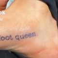 Zažalila što je to uradila Devojka uradila tetovažu na stopalu, a nije imala pojma šta znači (video)