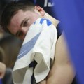 Ovo može samo on: Luka Dončić postigao koš o kome se priča, i to u papučama (video)