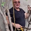 Vladica objavio gde je otkrio dve ogromne zmije "Morali smo da bušimo rupe" - Ne zna se čak koliko su tamo bile