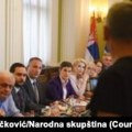 Vlast i opozicija u Srbiji imali sastanak s predstavnicima javnih servisa