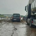 Nevreme paralisalo saobraćaj; Haos na auto-putu, voda preplavila kolovoz VIDEO