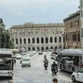 Turisti-vandali vršljaju po večnom gradu: Spomenici i fontane u prestonici Italije sve češće na meti neodgovornih i rušilčki…