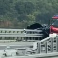 Nesreća na auto-putu ka Nišu: Autom se "popeo" na ogradu kod petlje Jagodina