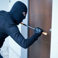 Lopov provalio u kuću u Hrvatskoj i pokrao samo suhomesnato Komentar ispod vesti oborio internet, ceo Balkan plače od smeha…