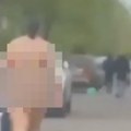 Da li je ovo moguće? Žena šeta ulicom gola kao od majke rođena (video)