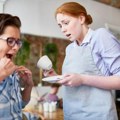 Šta znači kada prolijete šoljicu kafe? Prema narodnim verovanjima možete očekivati neočekivano