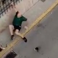 (Video) Bik nasmrt izbo muškarca: Nesrećni čovek stradao na festivalu u Španiji: Pokušao da se popne na ogradu, ali je ubijen…