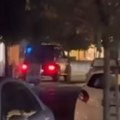 Incident u Aranđelovcu: Mladić sa G klase bahato prolazio trotoarom, prolaznici zapanjeni njegovim potezima!