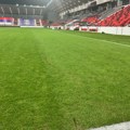 (VIDEO) Ko je kriv? Pogledajte teren u Leskovcu, vredan milion €!