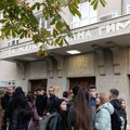 Blokada Pete beogradske gimnazije: Učenici zahtevaju odlazak direktorke, ispred zgrade okupljanje