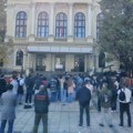 NEDELJA TIŠINE: Na Đačkom trgu odata pošta žrtvama novosadske tragedije