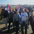 Srbi iz AP KiM koji pešače ka Novom Sadu nastavili jutros svoj put iz Kraljeva