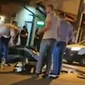 Užas na Zrenjanincu: Motociklista posle jezivog udesa nepomično leži, prolaznici pokušavaju da mu pomognu