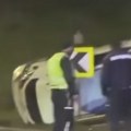 Haos na Bubanj potoku: Automobil probio zaštitnu ogradu pa se prevrnuo: sve vrvi od policije (video)