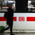 Putnici u vozu u Nemačkoj zatvorili u toalet maskiranog muškarca s nožem i petardama