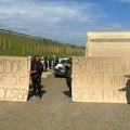 Radnici Behtel Enke povredili jednu ženu na blokadi (VIDEO)