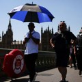 Britaniju pogodilo 26.000 udara groma, škole zatvorene zbog ekstremnih vrućina