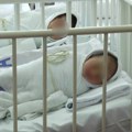 Beba nije htela da čeka: Suprug porodio ženu nasred ulice, stigla zdrava devojčica