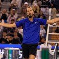 "Đoković je star, ali je lud": Medvedev raspoložen pred duel u polufinalu Pekinga