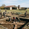 Neverovatno otkriće! Kopali na aerodromu pa pronašli netaknuto vozilo iz Drugog svetskog rata: Posle 8 decenija ponovo…