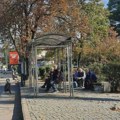 Muškarac preminuo na autobuskom stajalištu