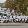 Oko stotinu bajkera stiglo u Zrenjanin: Veliki doček na Avali uz poruku „STUDENTI POBEĐUJU!“ „STUDENTI POBEĐUJU!“