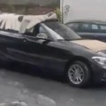 Čovek sa Banovog brda pravi hit - ovako se štiti od nevremena! Na skupoceni automobil stavio tepihe i ćebe (video)