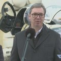 Vučić obilazi aerodrom u Batajnici, optužuje opoziciju da hoće da prevari narod