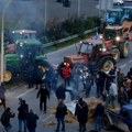 Grčki poljoprivrednici došli traktorima u Atinu na protest