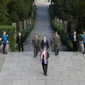Данас је Дан победе Премијер Вучевић положио венац на Споменик незнаном јунаку