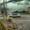 Потоп и хаос у Србији: Снимљена и пијавица; Проглашена ванредна ситуација ВИДЕО