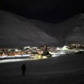 Tamni dani i sjajne noći: Ovde sunce tokom zime nikada ne izlazi, a samo da vidite kako grad izgleda u 11 sati (foto)