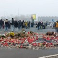 Građani i danas ćutanjem odali poštu žrtvama tragedije u Novom Sadu (foto, video)