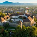 Slovenci se izjašnjavaju na referendumu o dodacima na penzije umetnika