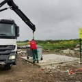 Uznemirujući prizor prestravio meštane nadomak Šapca: Leševi stoke bačeni pored kontejnera