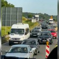 Sve stoji: Gužve ka Beogradu zbog masovnog povratka nakon vikenda: Vozači u kilometarskim kolonama mile (video)